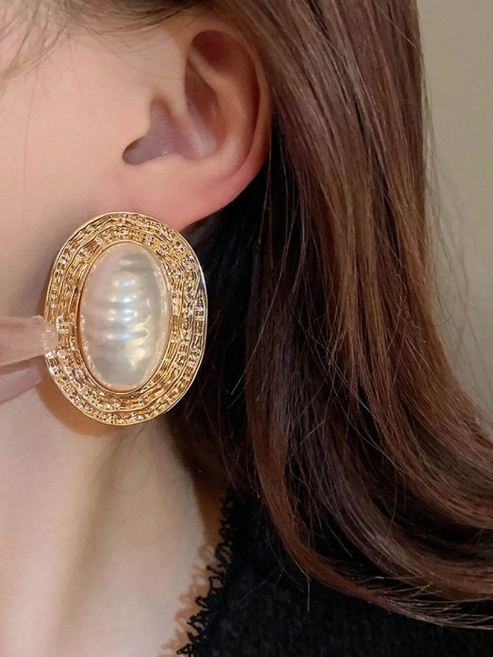 Gold Casual Women's Metal Asymmetrical Ruched Striped Ellipse Pearl Earrings